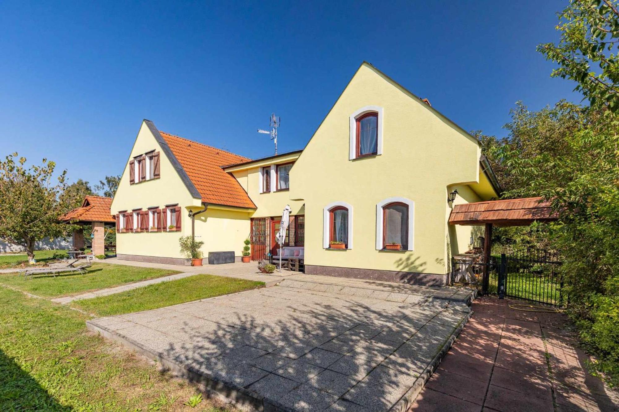 Idylicky Rodinny Penzion Arkadia Pri Dunajskej Cyklotrase Kyselica Luaran gambar